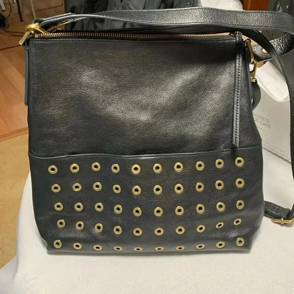 Fossil Handbags - FOSSIL Purse, shoulder or crossbody. Great used condition.